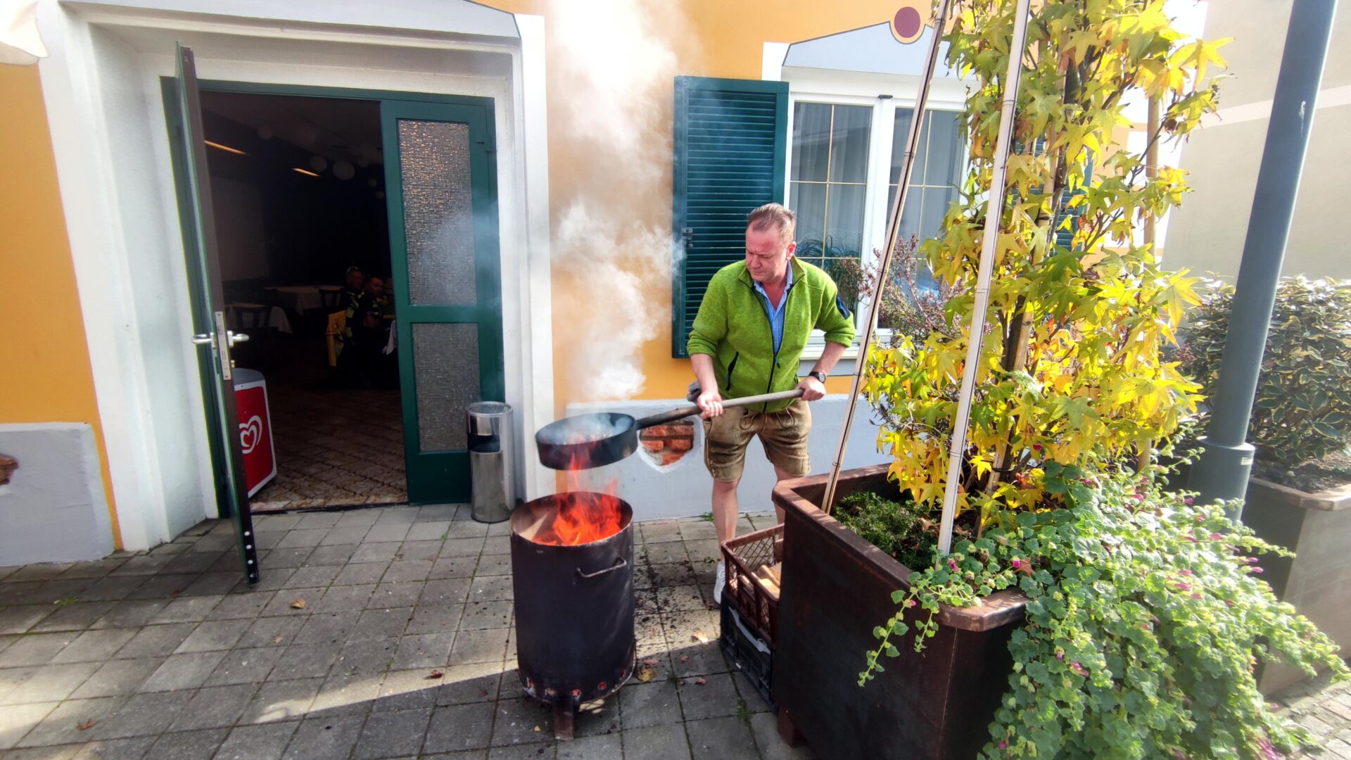 Featured image for “„Dressen Einmotten“”