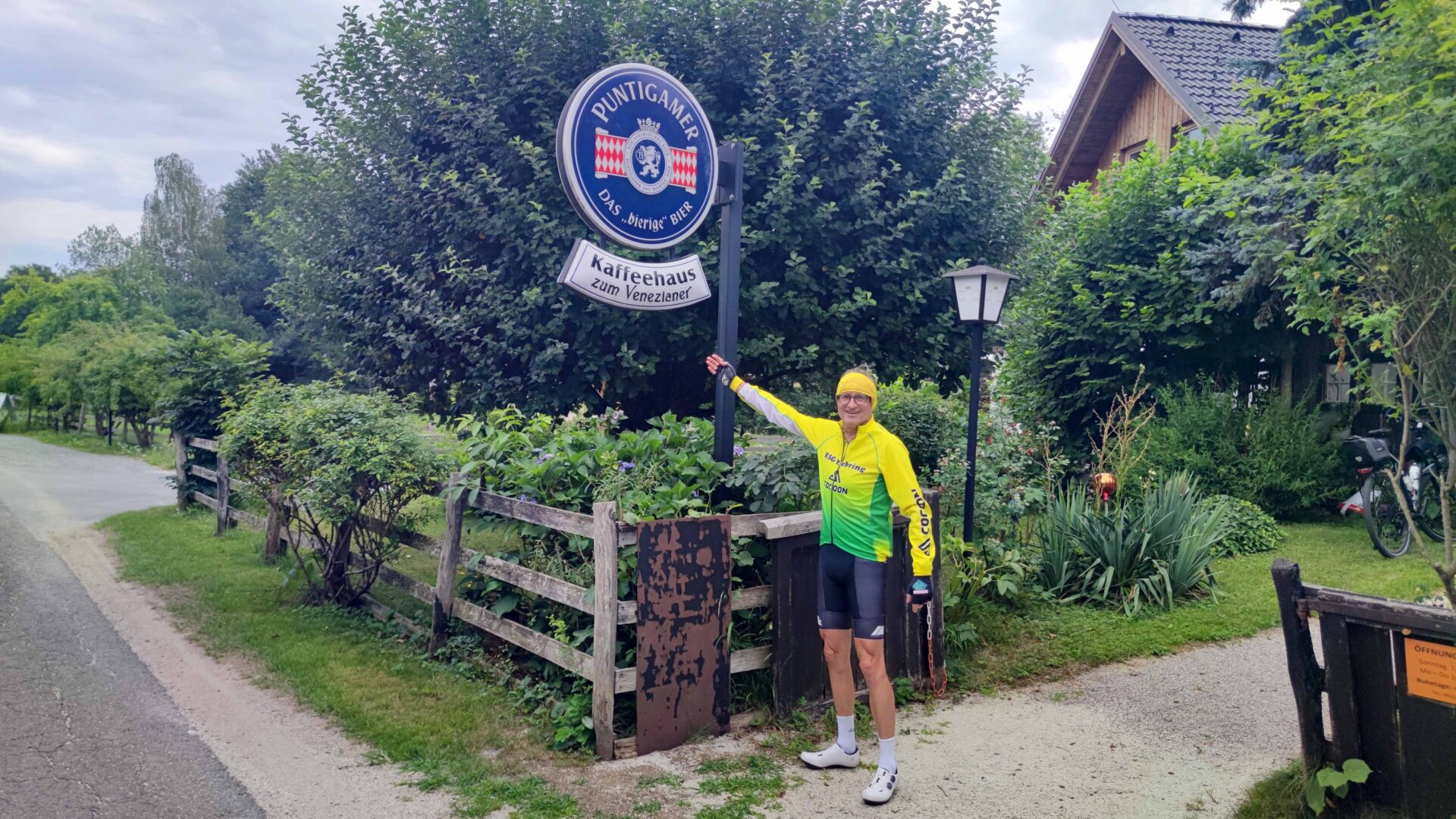 Featured image for “Sonntagsausfahrt mit Helmut”